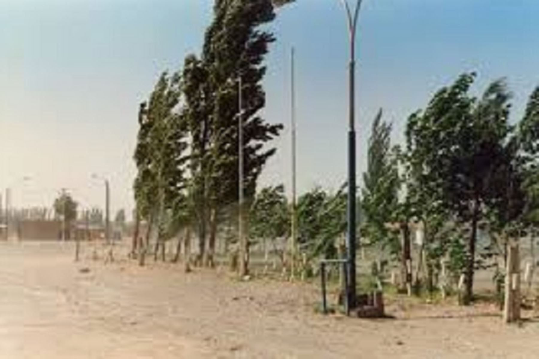 Vientos moderados a fuertes se registrarán en la Sierra y Costa