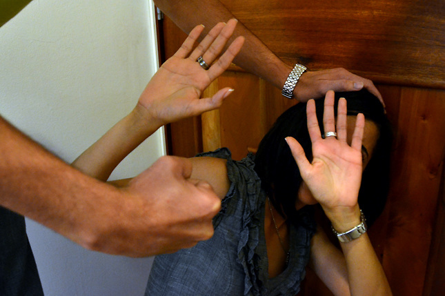 Detienen a otuzcano por golpear a su conviviente