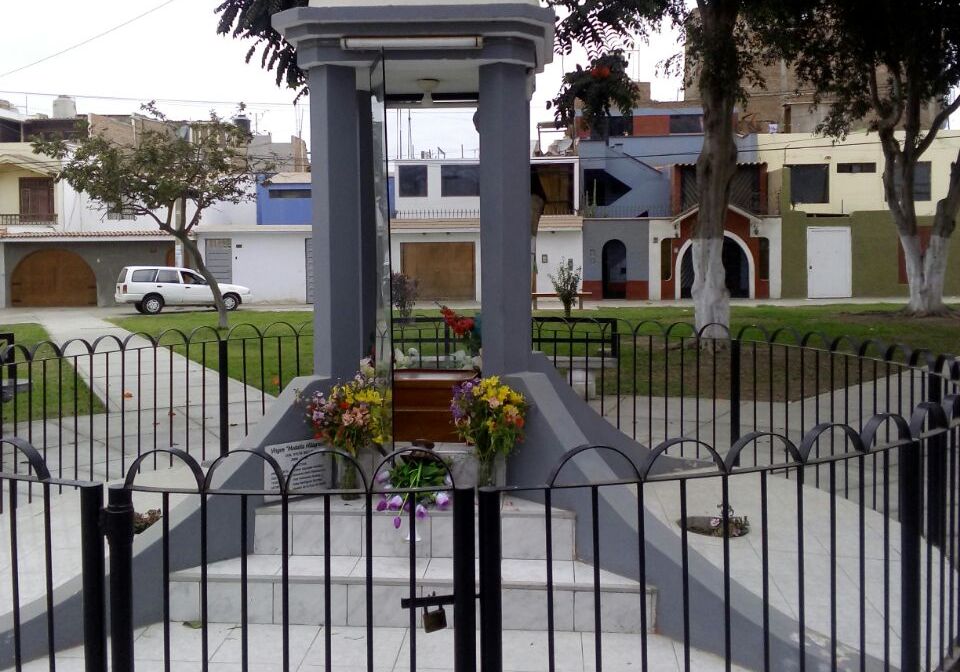 Trujillo: fanático protestante destruye réplica de la Virgen de la Puerta