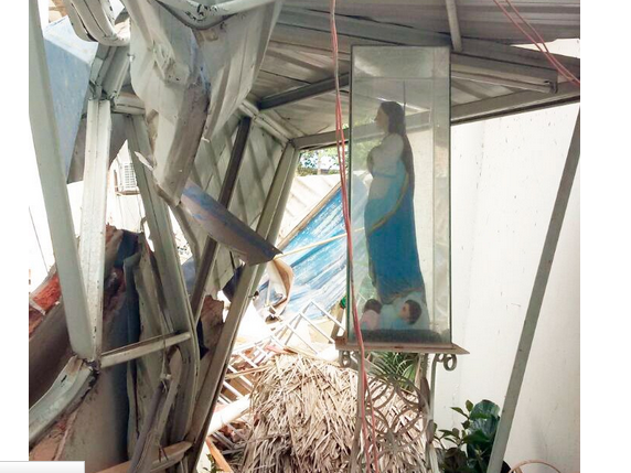 Imagen de la Virgen que resistió terremoto da consuelo a ecuatorianos