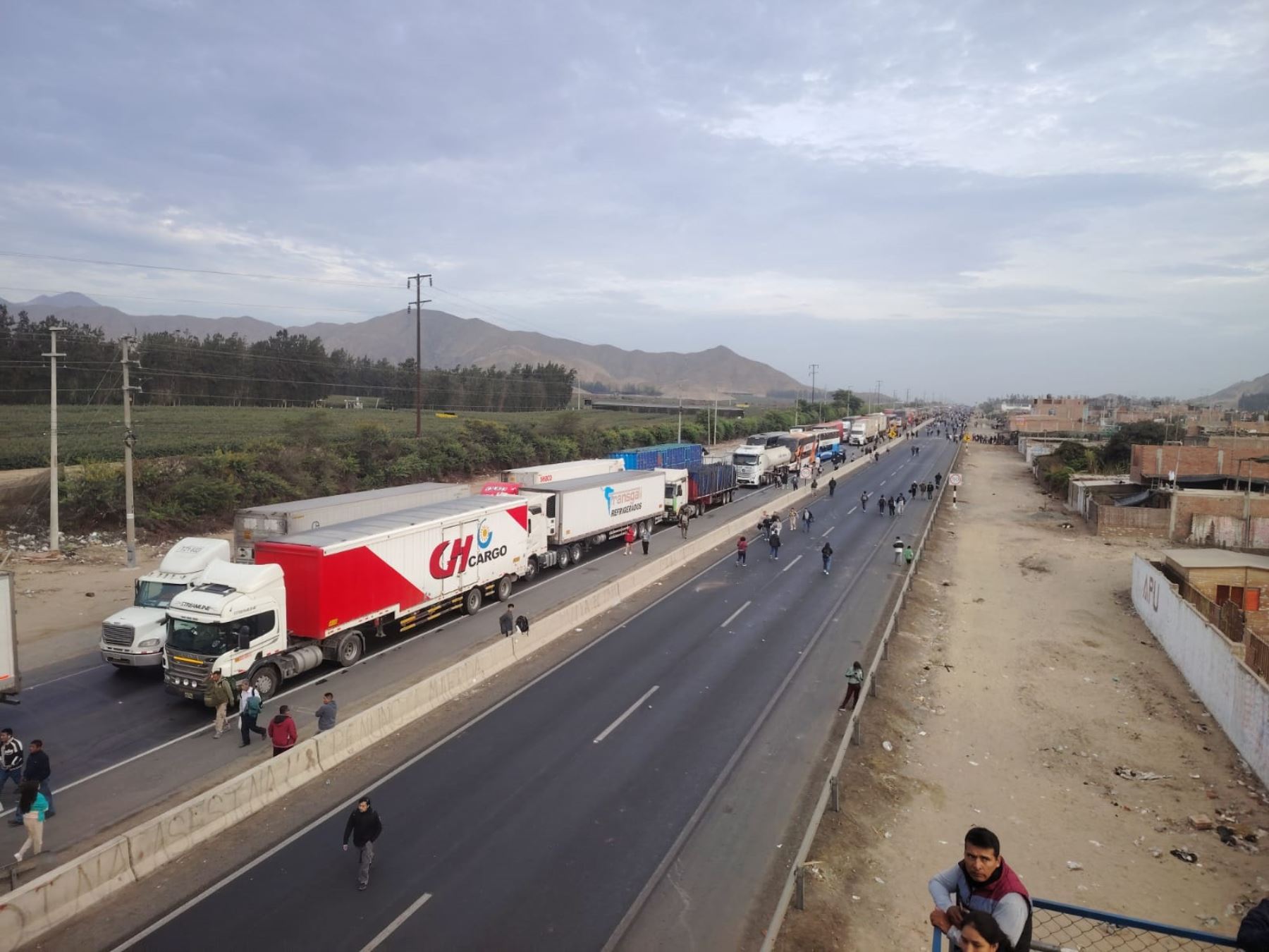 La Libertad: desbloqueo parcial de la carretera Panamericana Norte, en Virú