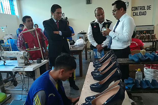 Presidente de la Corte de Justicia visitó talleres  de “Cárceles Productivas” en el penal El Milagro