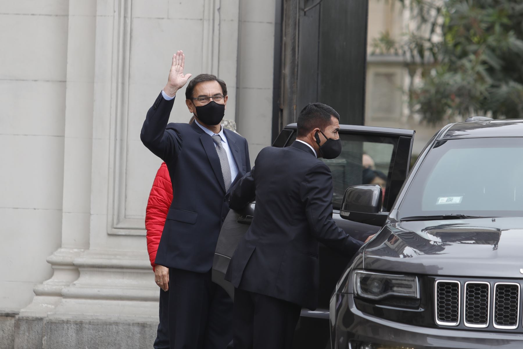  Vizcarra se allana a decisión del Congreso y anuncia que se retira de Palacio