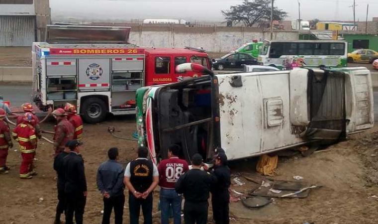 Exceso de velocidad provocó volcadura de bus en El Milagro 