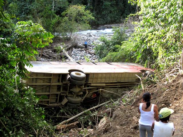 Huamachuco: accidente en curva de Shiracmaca dejó 16 heridos