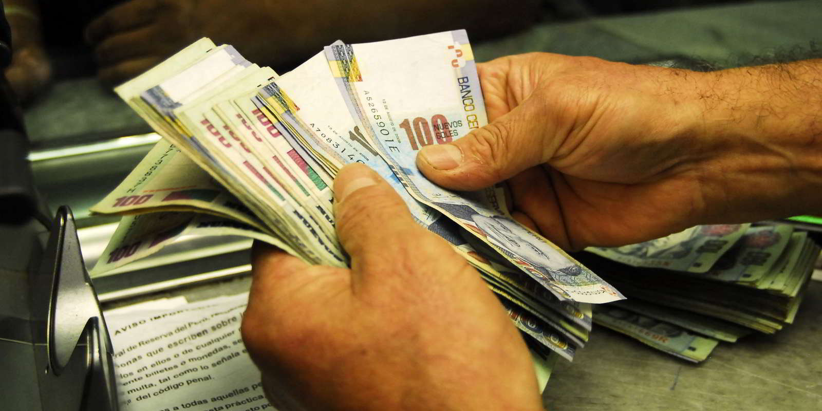 Opiniones divididas por aumento en el sueldo mínimo vital