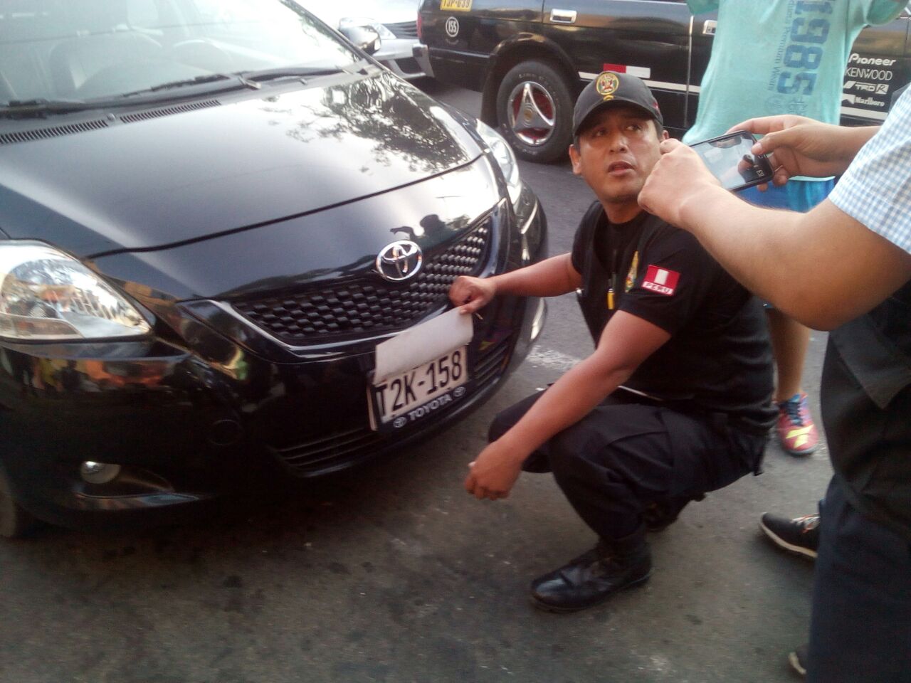 Marcas abandonan vehículo que los trasladaba 