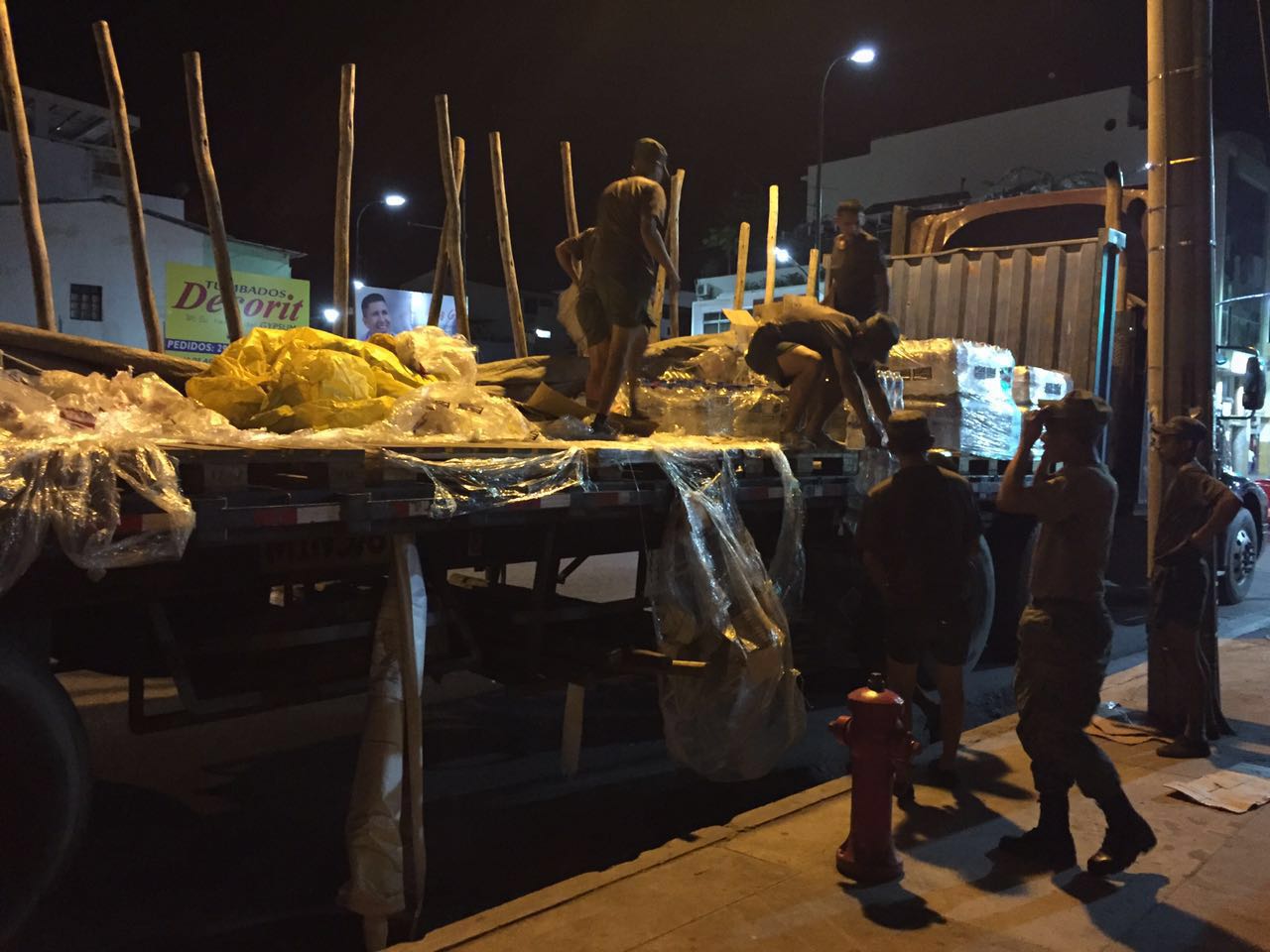 Trasladan donaciones a damnificados por sismo en Ecuador