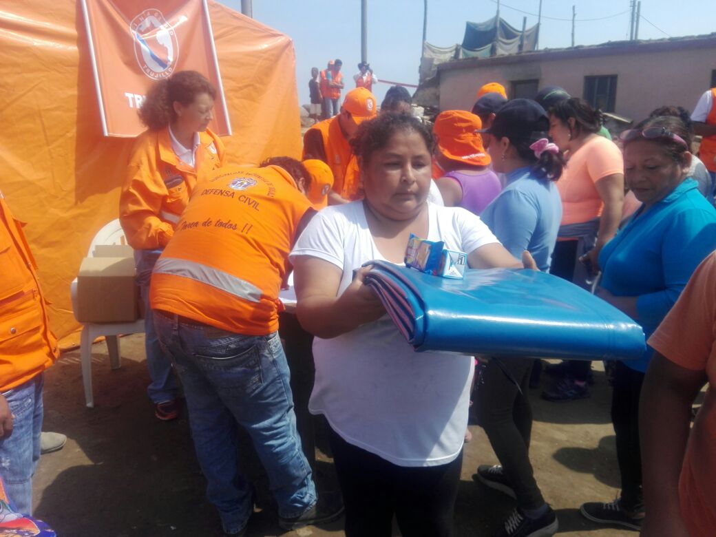 Elidio Espinoza promete gestionar presupuesto para solución definitiva de la erosión costera