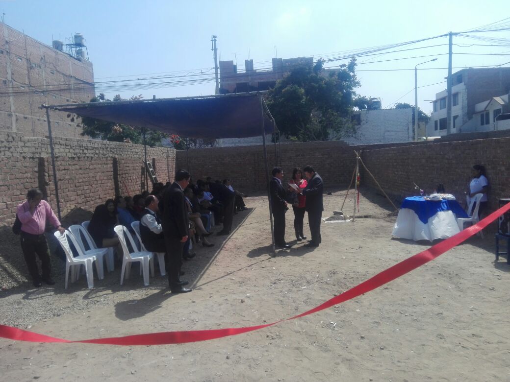 Colocan primera piedra de Colegio de Profesores de La Libertad