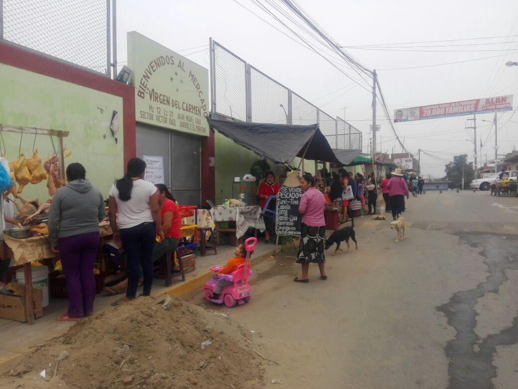Cierran mercado por presunta invasión de puestos en El Porvenir