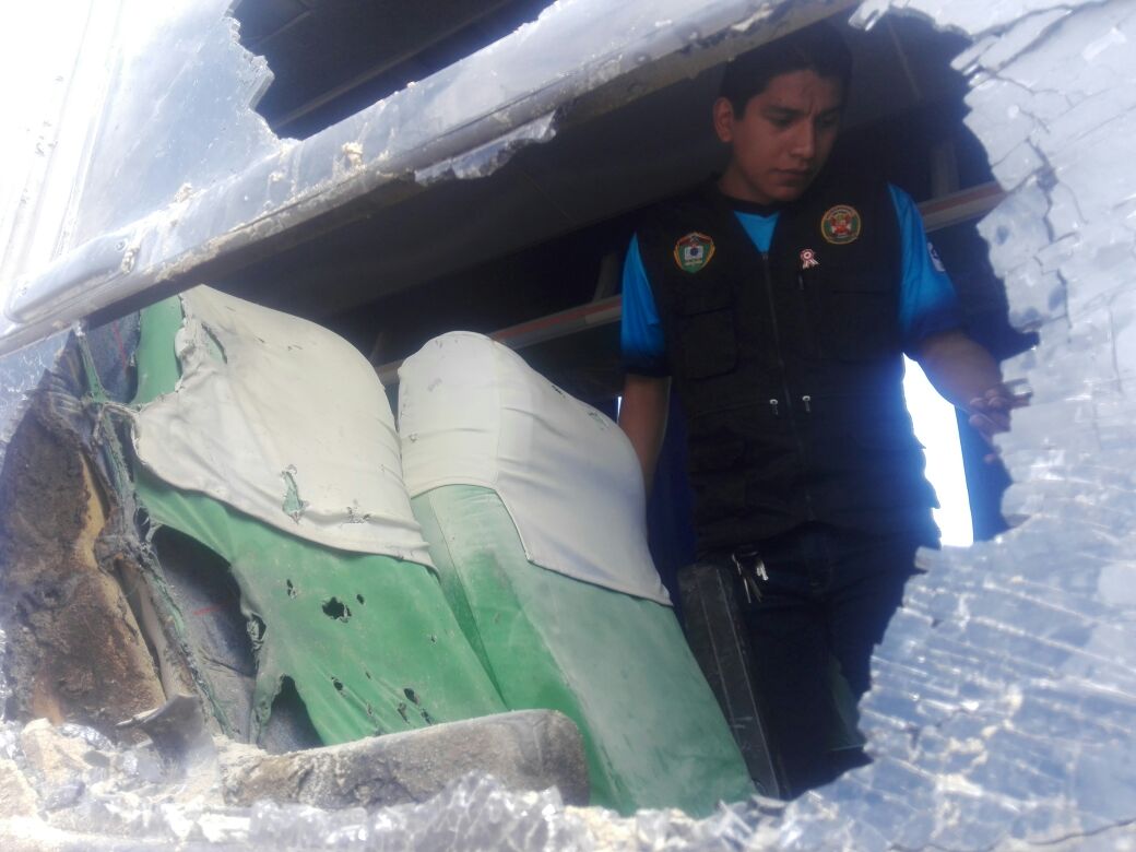 Delincuentes arrojan bomba a bus en marcha en Alto Salaverry