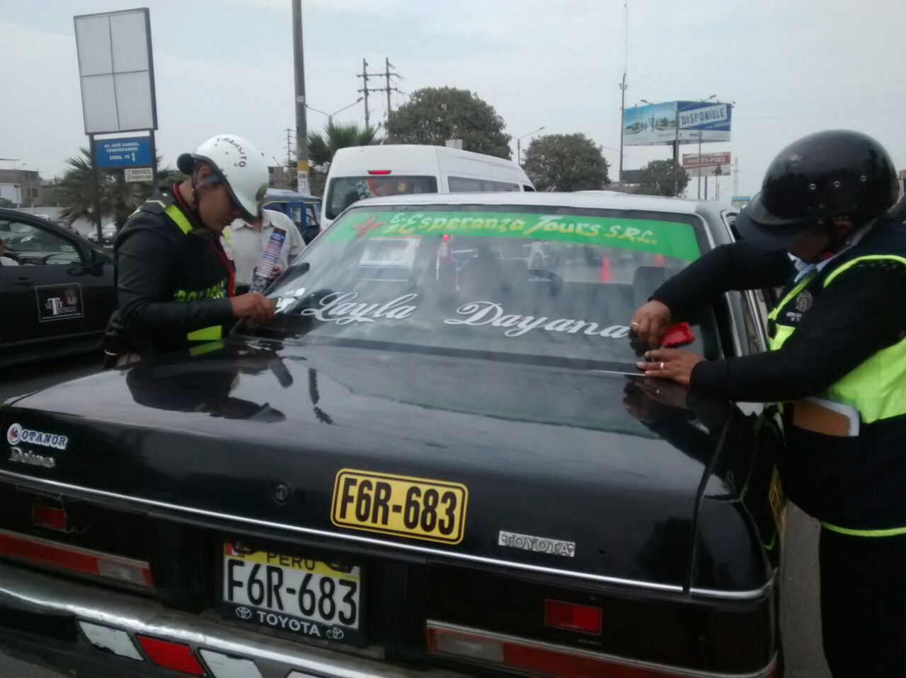 La Esperanza: Retiran stickers de organizaciones extorsivas