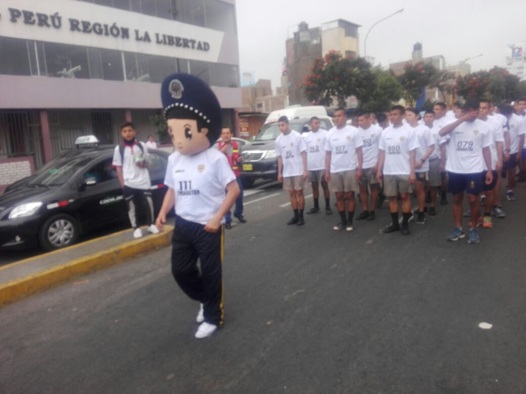 Bomberos de Trujillo hacen maratón por su aniversario