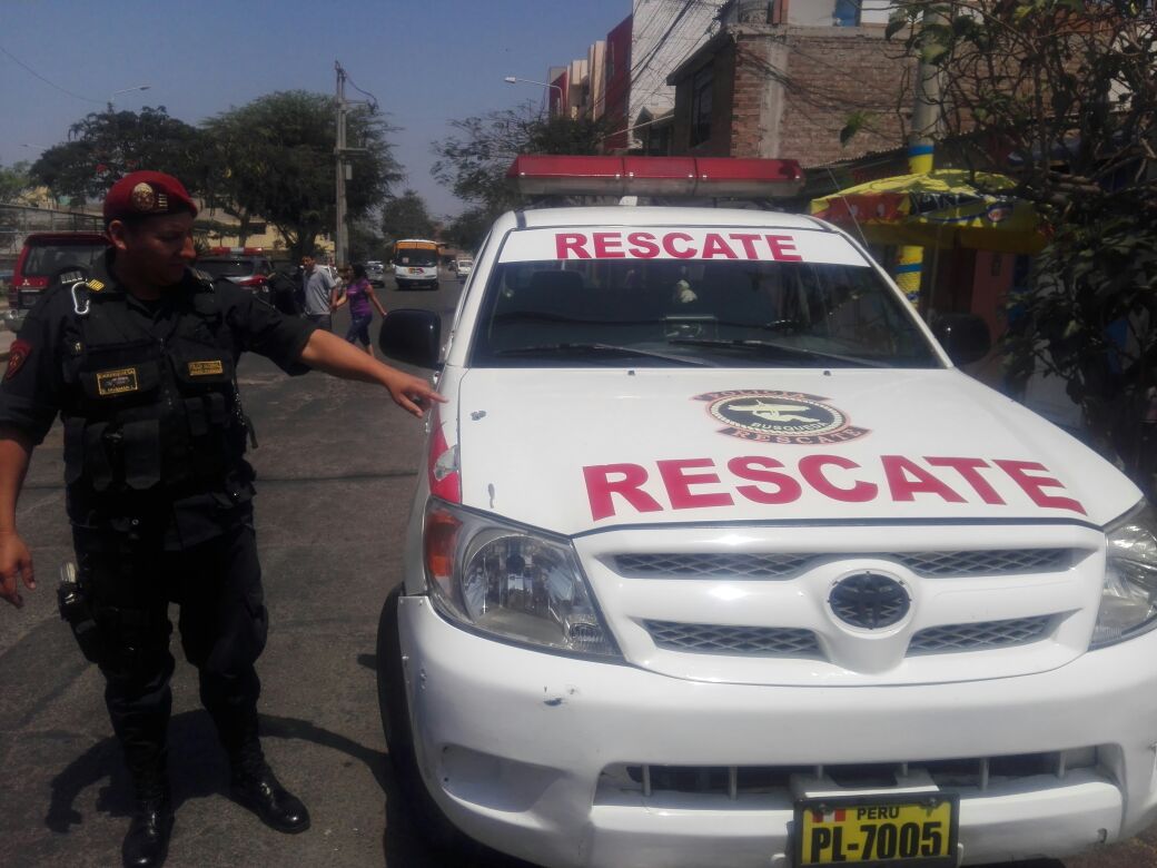 Adolescentes robacarros se enfrentan a balazos con la policía