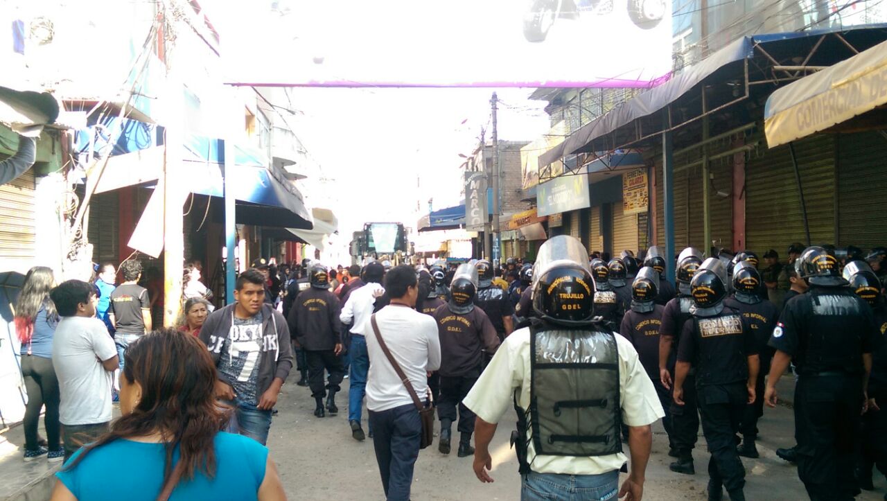 Trujillo: En megaoperativo clausuran tiendas de "Tacorita"