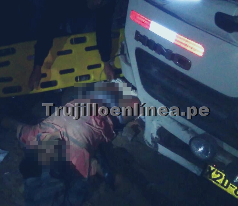 Un muerto deja choque de camión contra poste y vivienda en Virú