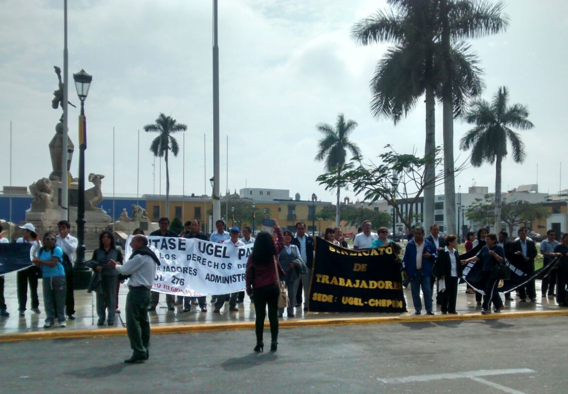 Administrativos de Educación protestan por nivelación de Cafae