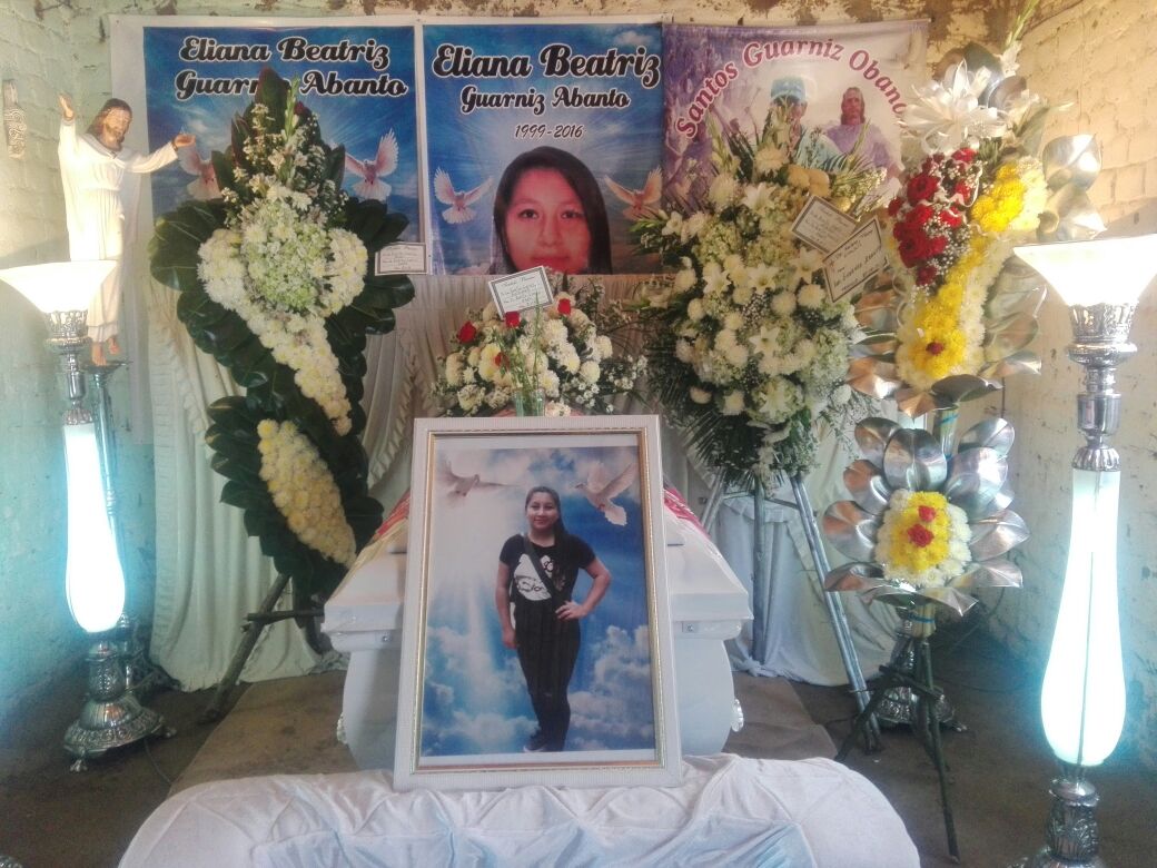 La Esperanza: Padre de adolescente quemada pide entregarse a asesino durante velorio