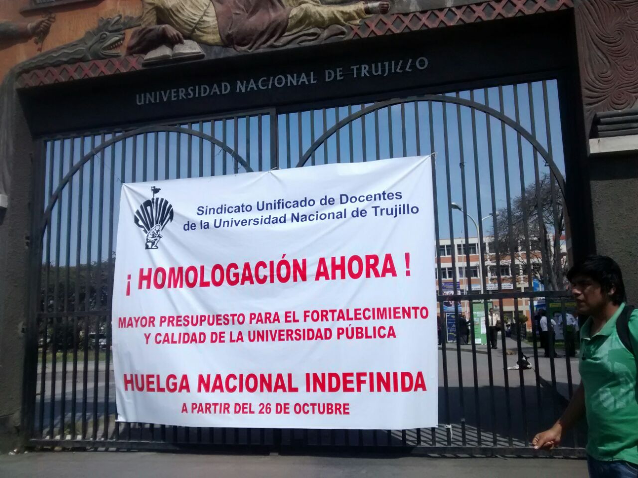 Catedráticos toman la Universidad Nacional de Trujillo en su primer día de huelga