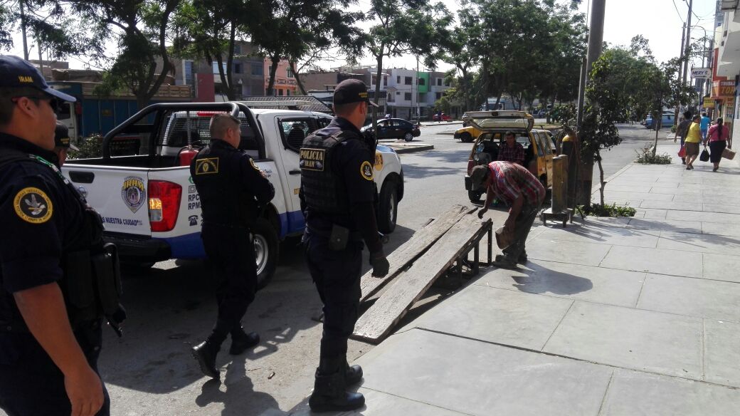 Liberan avenida Villarreal de talleres de soldadura y mecánica