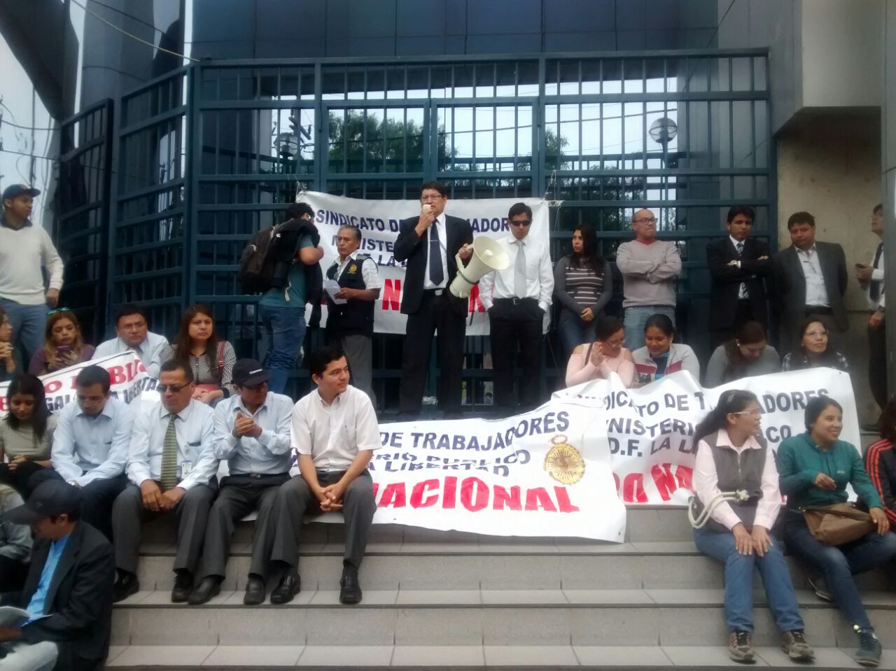 Trabajadores administrativos del Ministerio Público y Poder Judicial radicalizan protestas en La Libertad