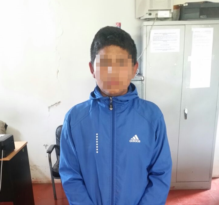 Cae adolescente cobrando cupo en mercado La Hermelinda