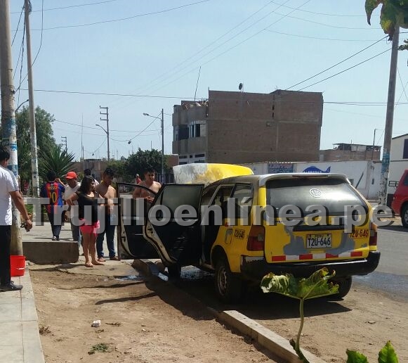 Incendian taxi en distrito La Esperanza