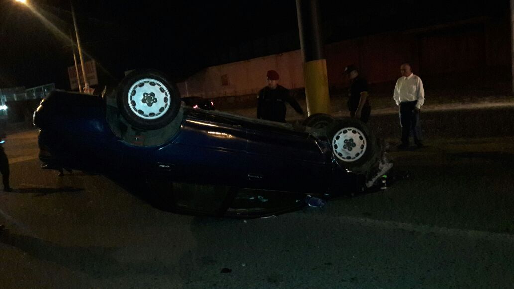 Tres heridos en volcadura de carro en Huanchaco