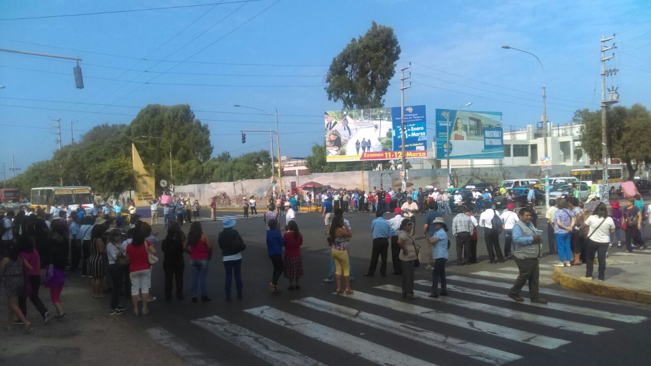 Trujillo: Administrativos de la UNT paralizan sus labores por reducción del Cafae