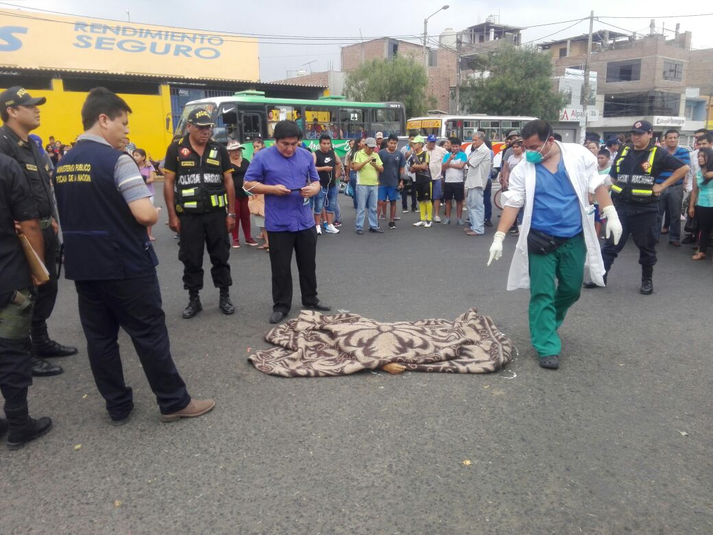 Mujer muere atropellada por camión en av. América Sur