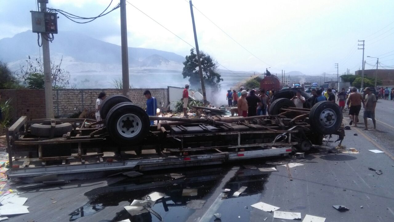Conductores de combi y camión fueron responsables de tragedia en Moche