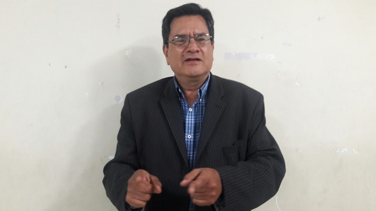 Llaman a Elidio Espinoza irónico y poco inteligente