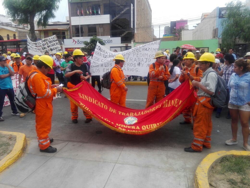 Mineros de Quiruvilca continúan con protesta y amenazan con huelga