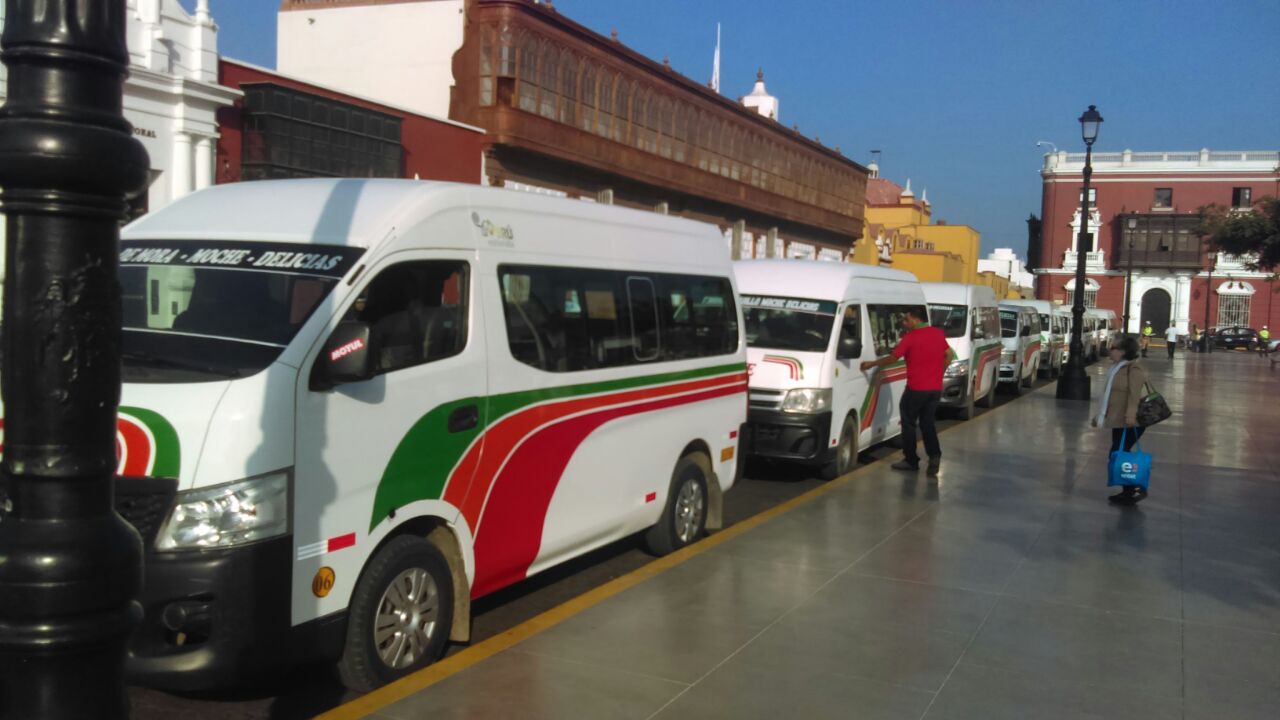 Trujillo: transportistas hacen plantón para que no intervengan sus unidades