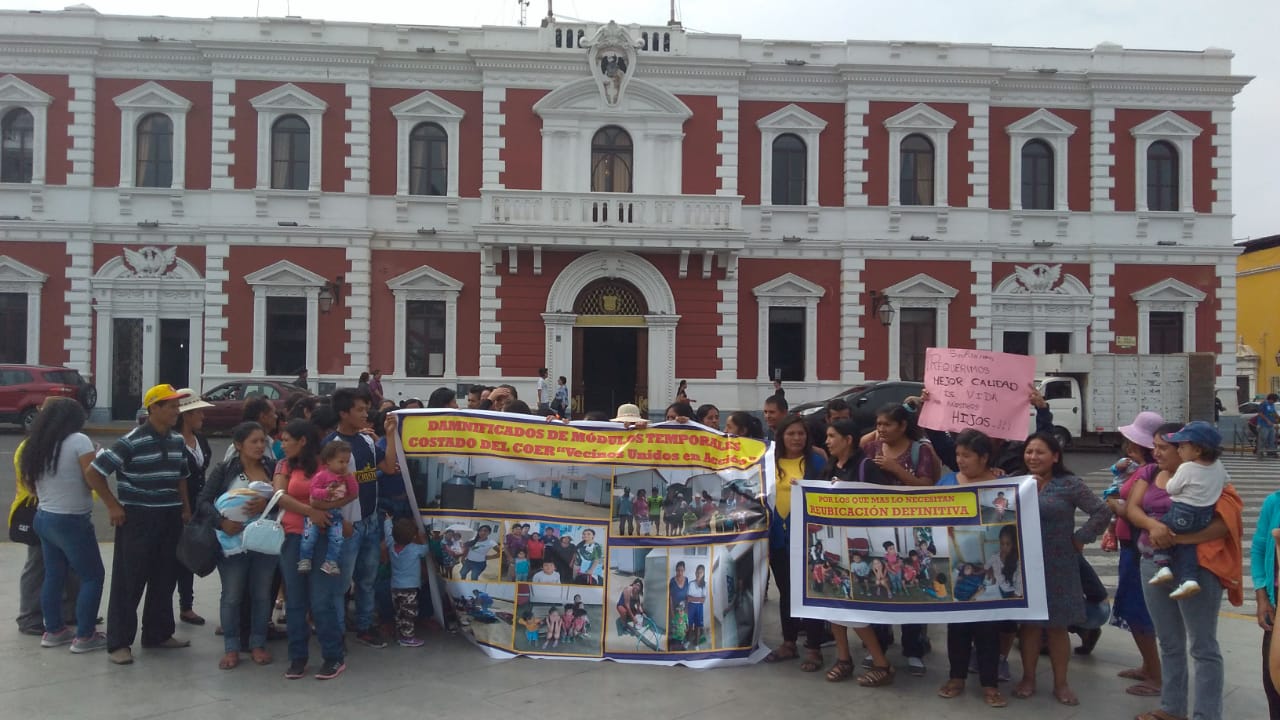 Trujillo: damnificados protestan contra regidores que frustraron donación de terreno