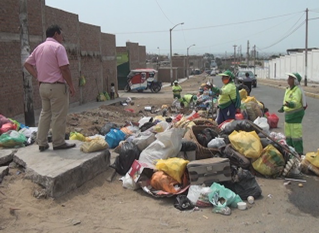 Florencia de Mora se sumerge en la basura por falta de maquinarias