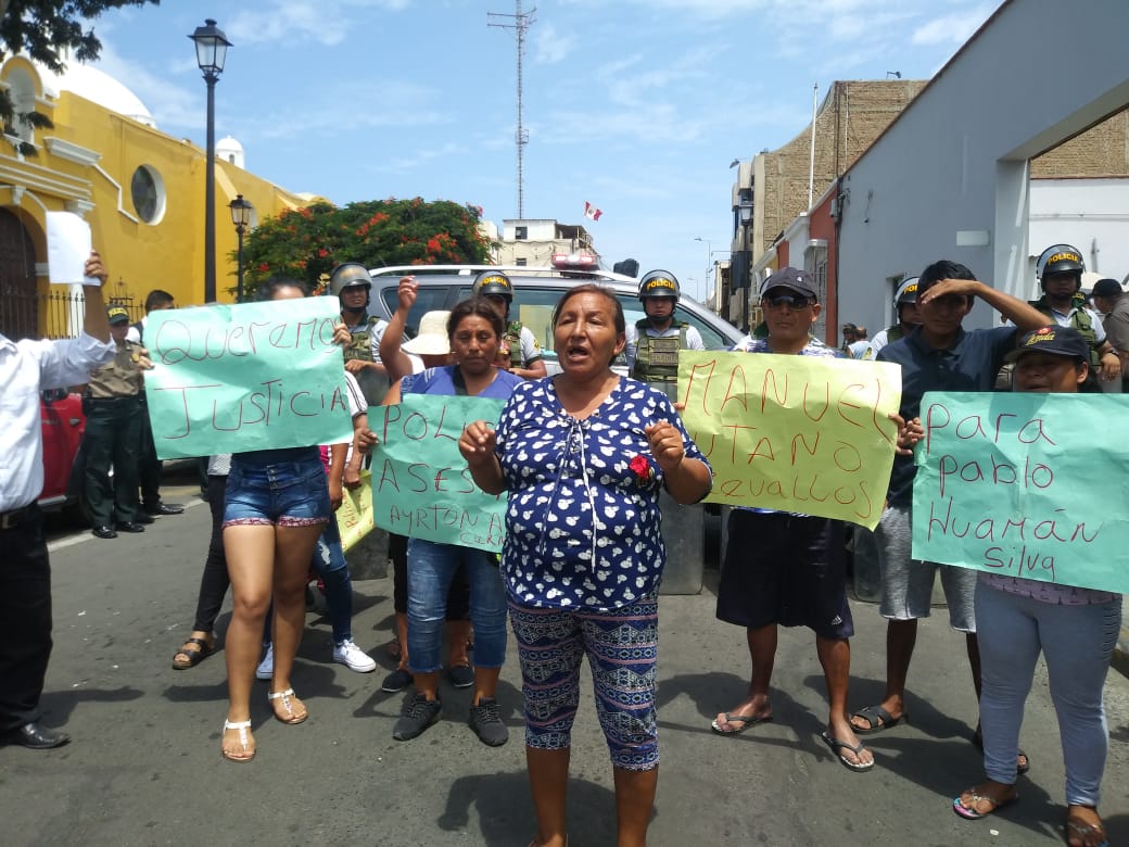 Trujillo: Familiares de cobrador asesinado por policía piden que lo encarcelen 