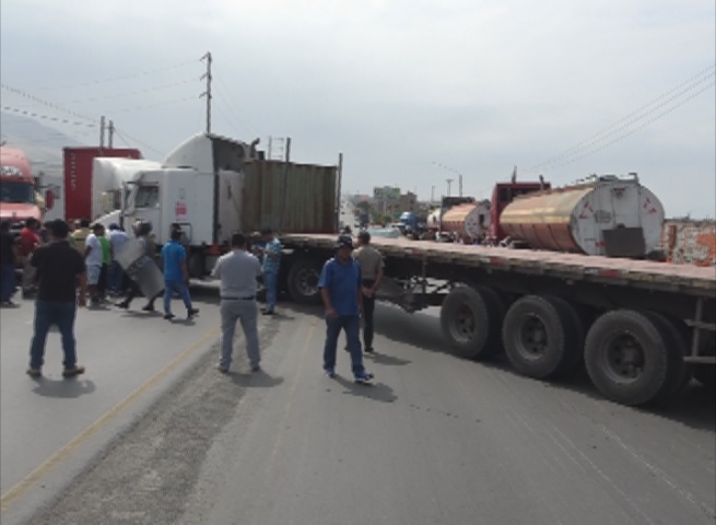  Bloquean carretera cerca al desvío de Salaverry y cientos de pasajeros se afectan