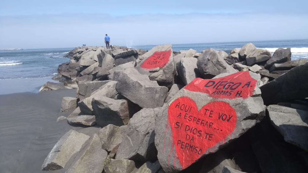 Pintan mensajes de esperanza para escolar que se ahogó en la playa de Salaverry