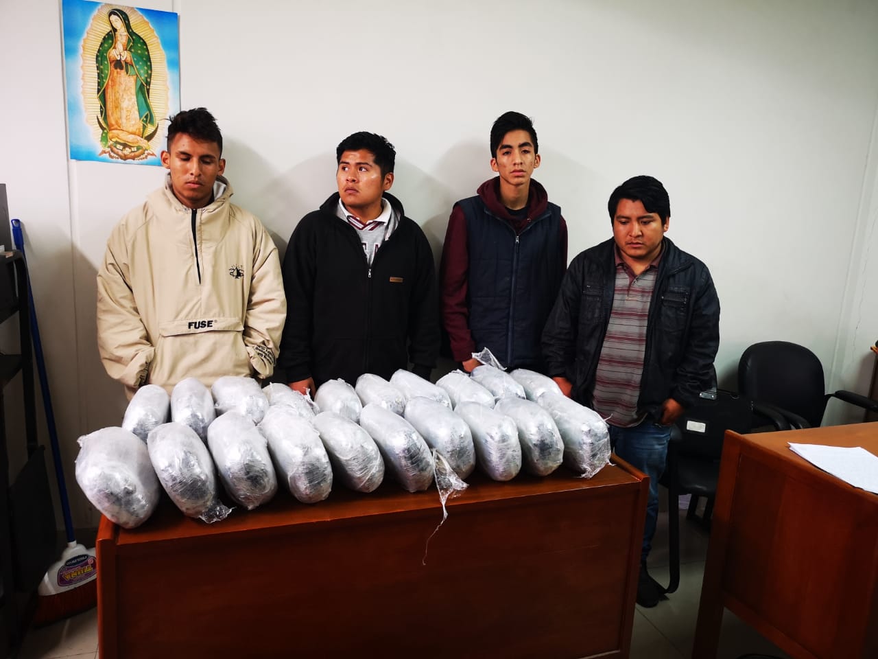 Trujillo: Detienen a sujetos trasladando 10 kilos de marihuana en taxi