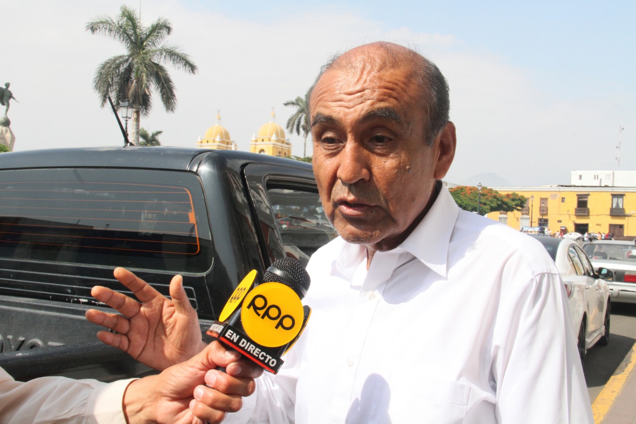 Otra vez denuncian a Daniel Marcelo por supuestas irregularidades en vaso de leche