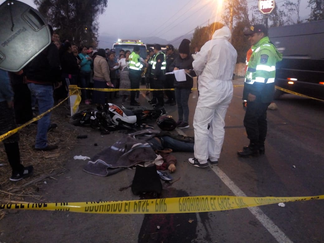 Laredo: pareja muere al chocar motocicleta contra volquete en el sector Santa Rosa