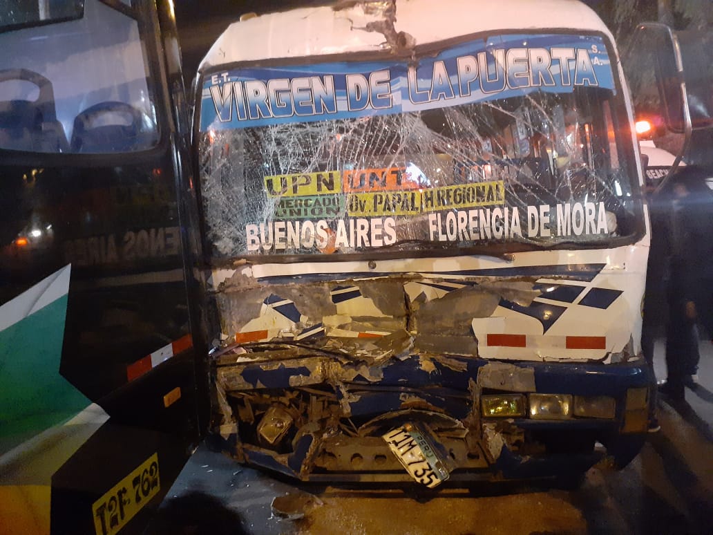 Trujillo: 15 heridos, entre ellos escolares, en accidente múltiple en la avenida Larco