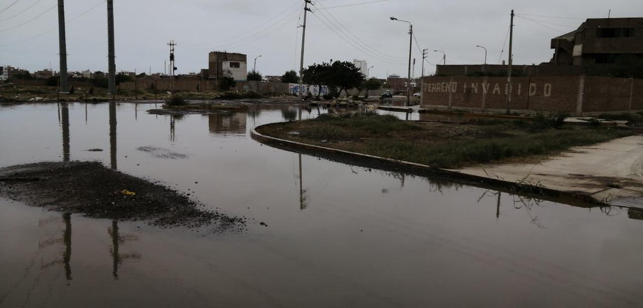 Trujillo: desagüe inunda urbanización y afecta a estudiantes de un jardín de niños