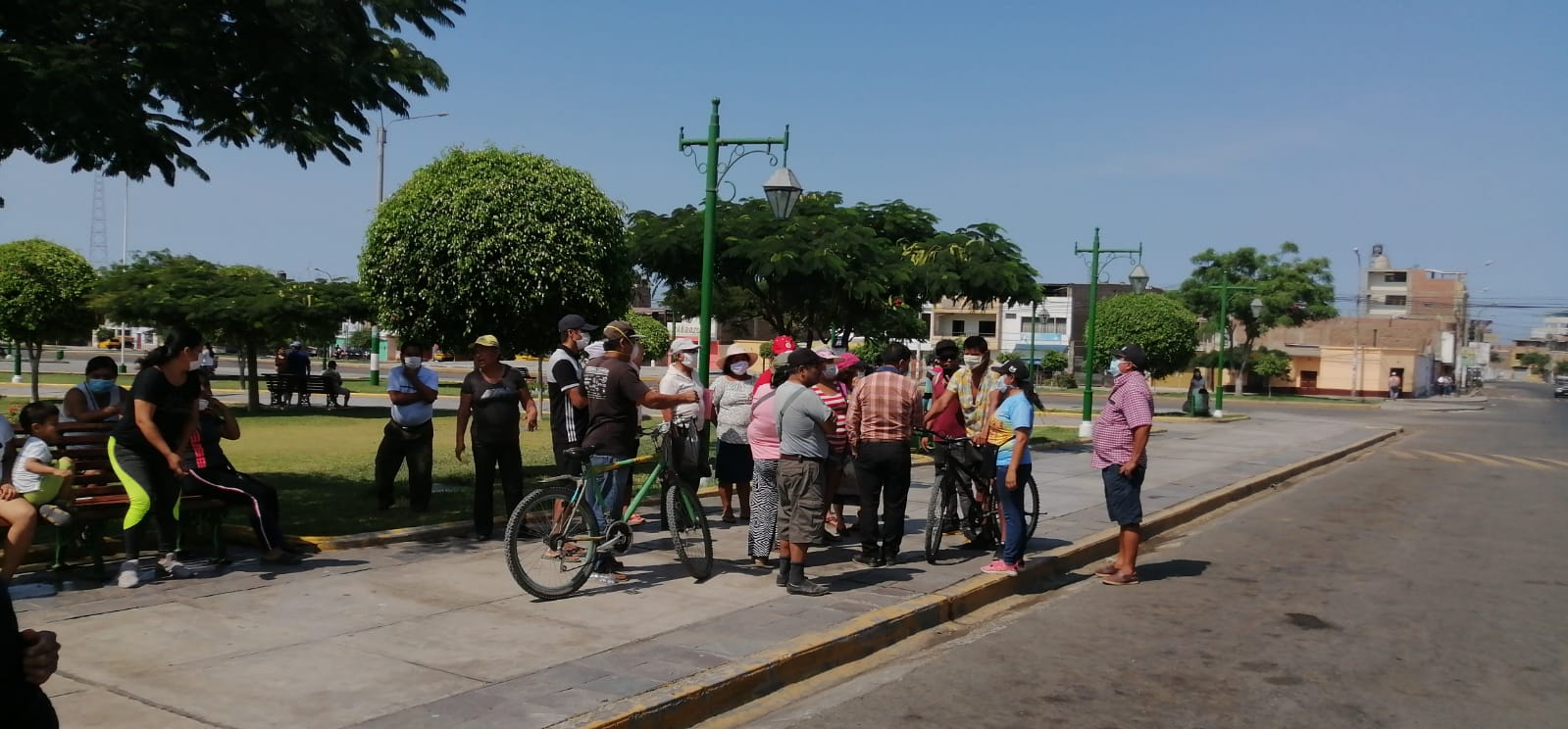 Vecinos de La Esperanza piden apoyo en puerta de municipio distrital 