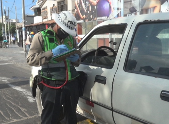 Conductores son infraccionados por circular en vehículos particulares sin autorización en Trujillo