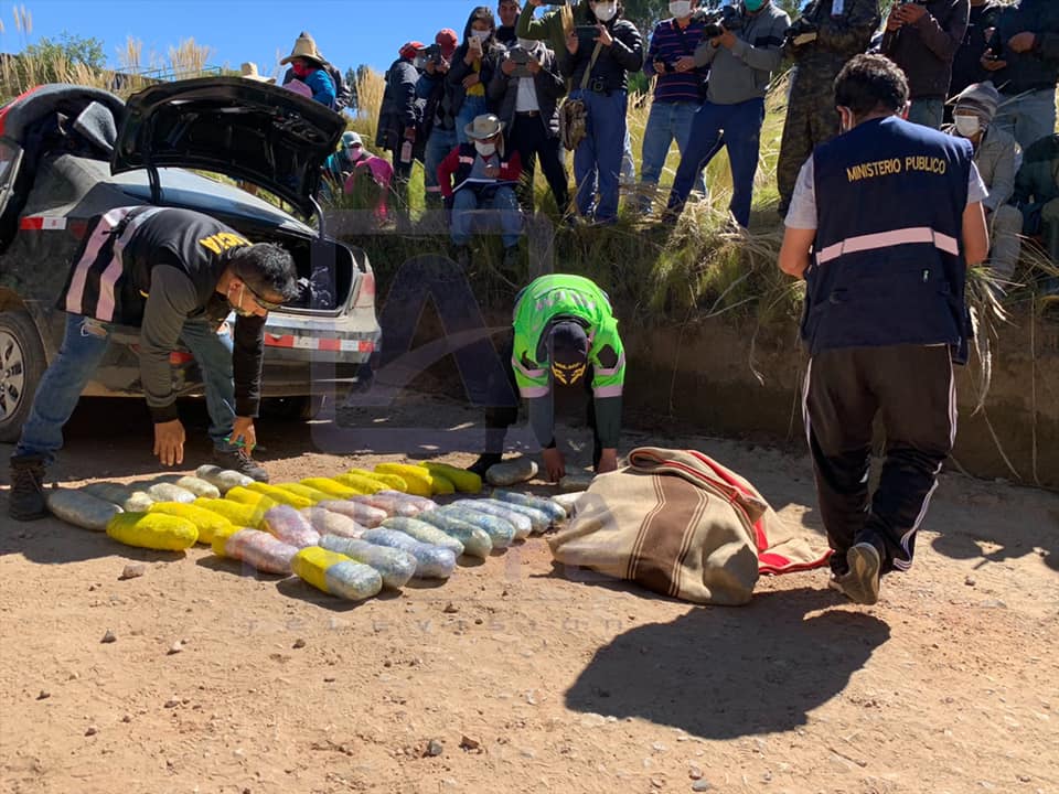 Huamachuco: policía es investigado por manejar vehículo donde guardaban 77 paquetes de marihuana 