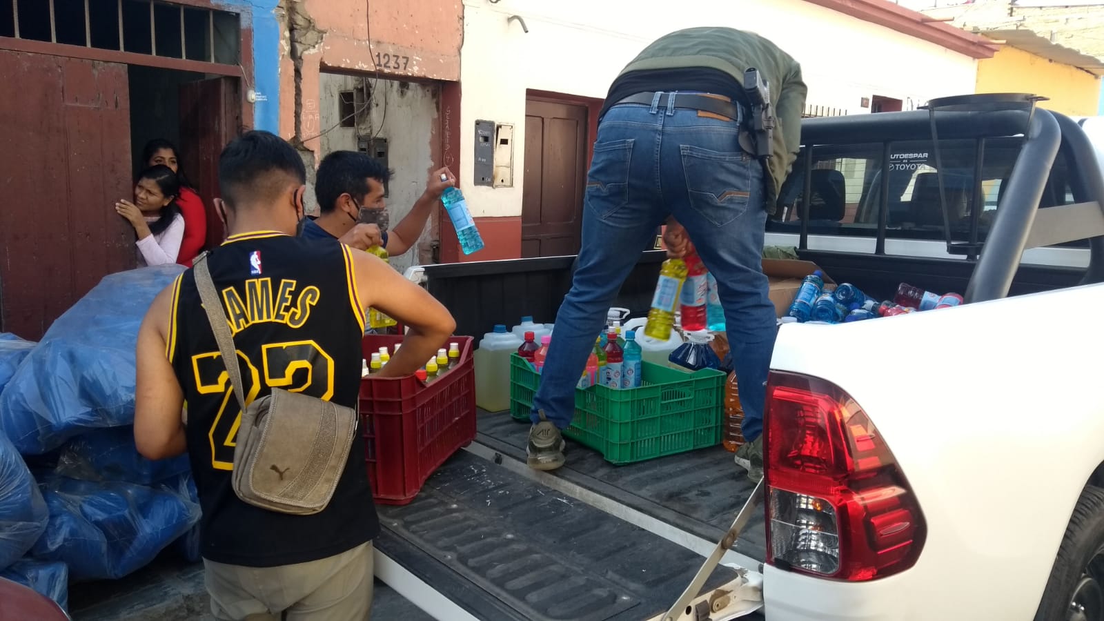 Incautan productos de limpieza sin registro sanitario en jirón La Unión