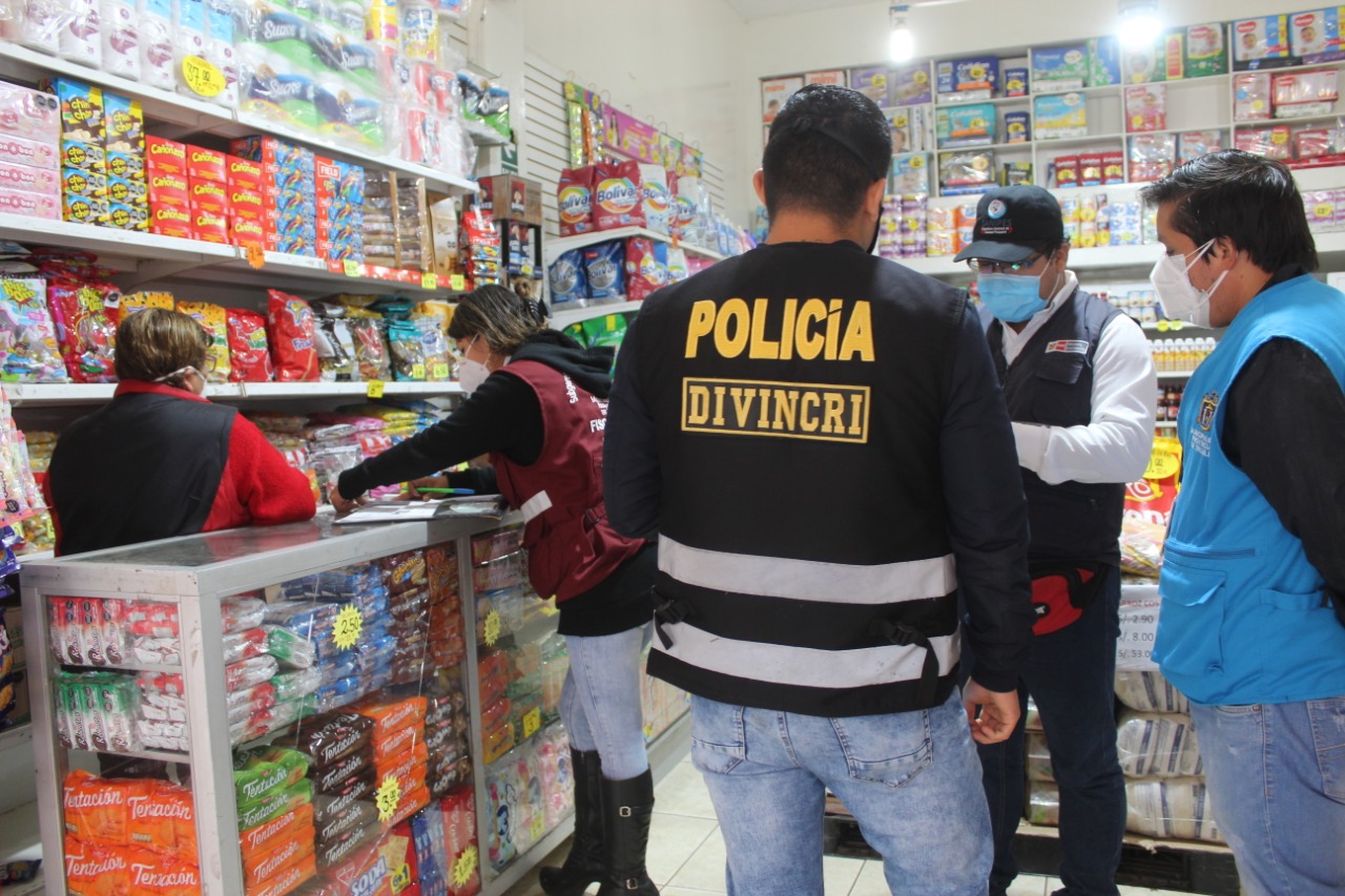 Trujillo: intervienen a cinco comerciantes por vender conservas de pescado adulteradas